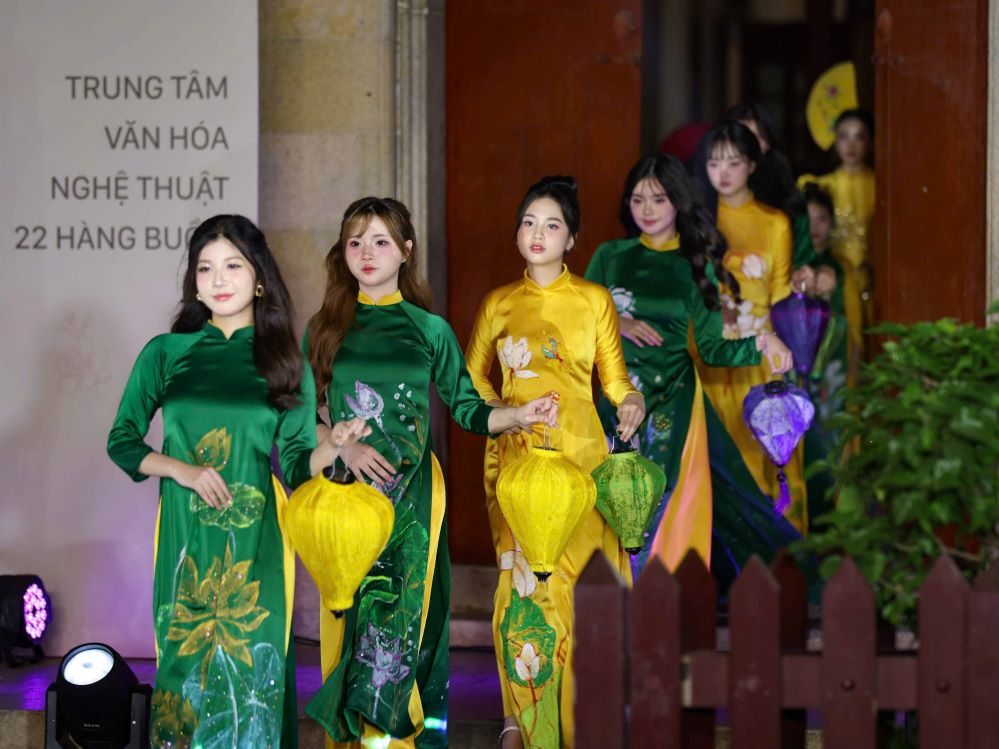 Thời trang tôn vinh di sản văn hóa