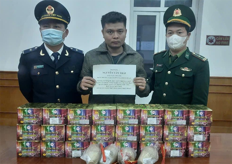 Bắt đối tượng tàng trữ 30kg pháo