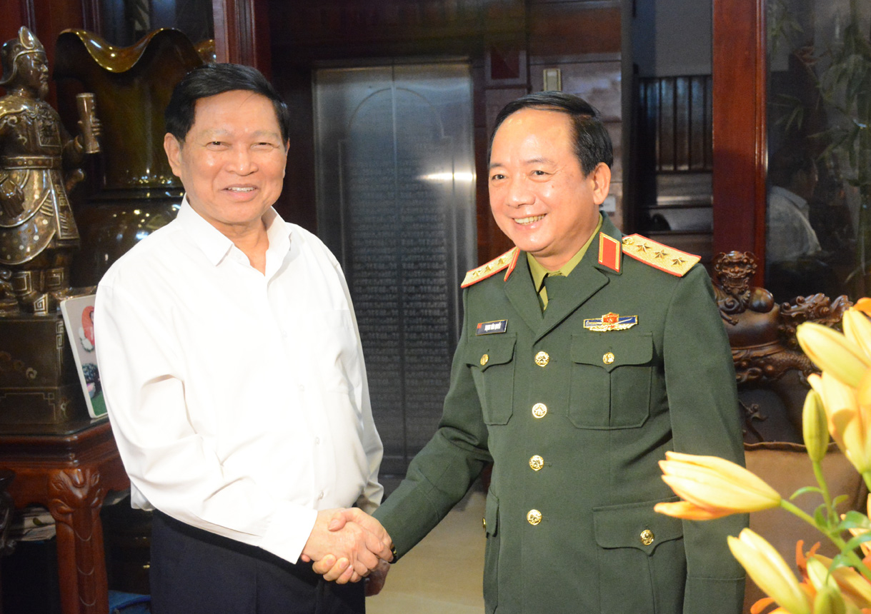 Thượng tướng Trịnh Văn Quyết thăm, tặng quà các đồng chí nguyên lãnh đạo Bộ Quốc phòng, Tổng cục Chính trị