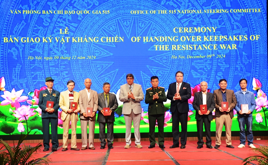 Bàn giao kỷ vật của liệt sĩ và cựu chiến binh Việt Nam do Hoa Kỳ cung cấp
