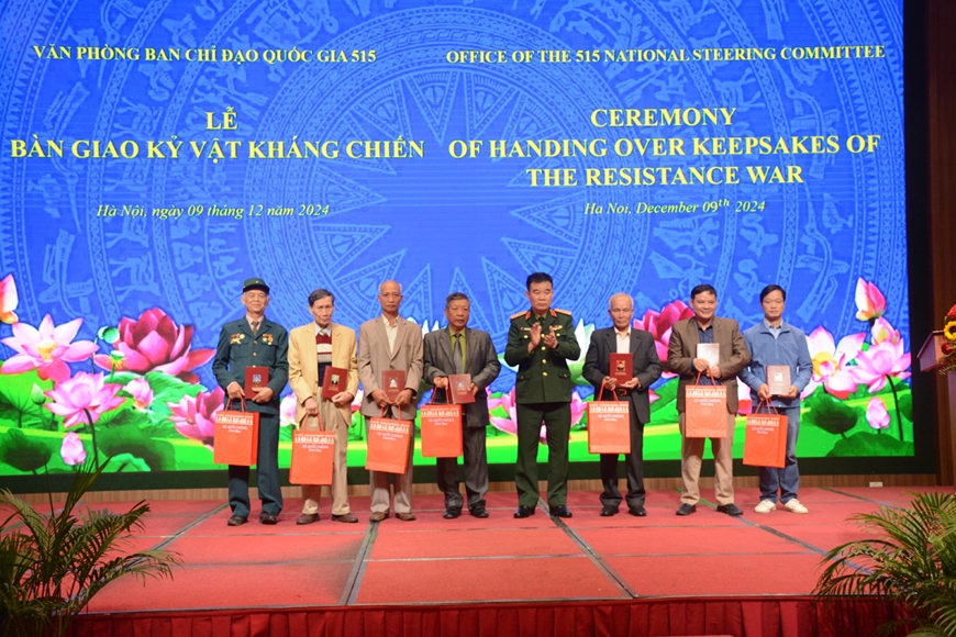 Bàn giao kỷ vật của liệt sĩ và cựu chiến binh Việt Nam do Hoa Kỳ cung cấp