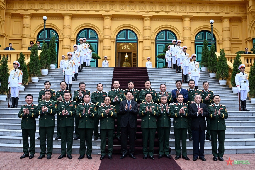 Chủ tịch nước trao Quyết định thăng quân hàm Thượng tướng đối với đồng chí Lê Quang Minh