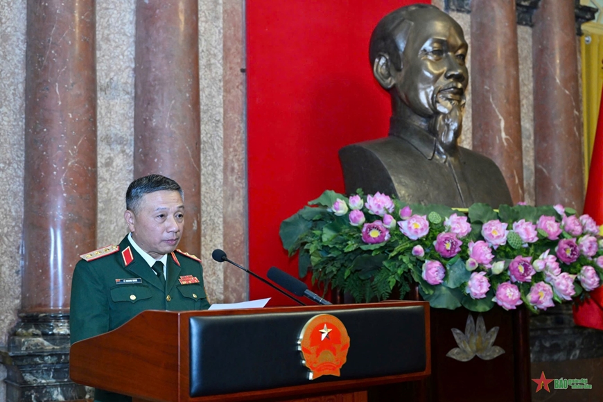 Chủ tịch nước trao Quyết định thăng quân hàm Thượng tướng đối với đồng chí Lê Quang Minh