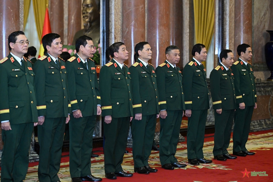 Chủ tịch nước trao Quyết định thăng quân hàm Thượng tướng đối với đồng chí Lê Quang Minh