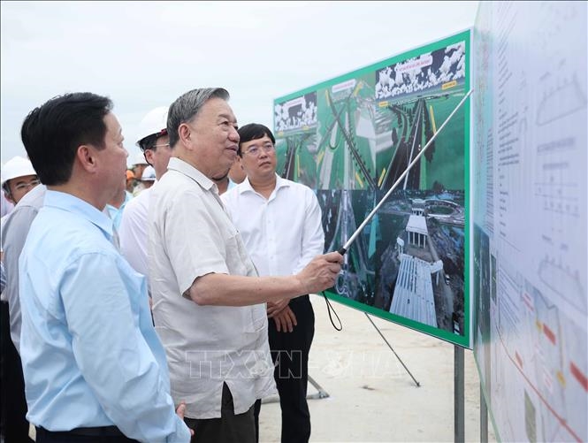 Tổng Bí thư Tô Lâm gặp mặt, tặng quà Mẹ Việt Nam anh hùng, gia đình chính sách và cựu chiến binh lão thành tỉnh Đồng Tháp
