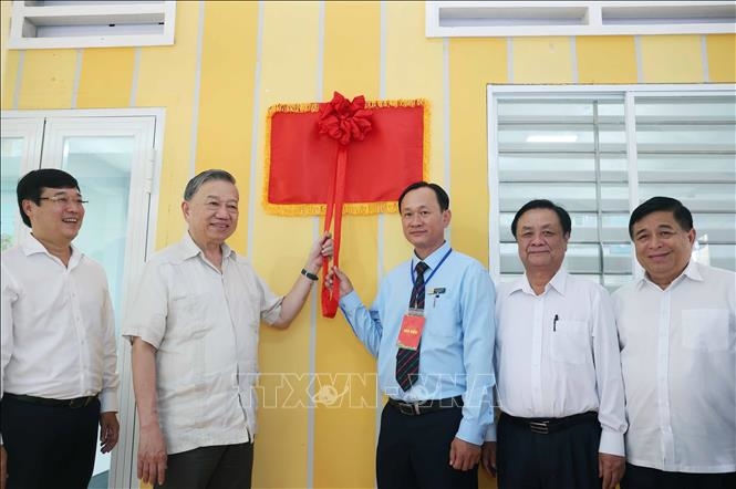 Tổng Bí thư Tô Lâm gặp mặt, tặng quà Mẹ Việt Nam anh hùng, gia đình chính sách và cựu chiến binh lão thành tỉnh Đồng Tháp
