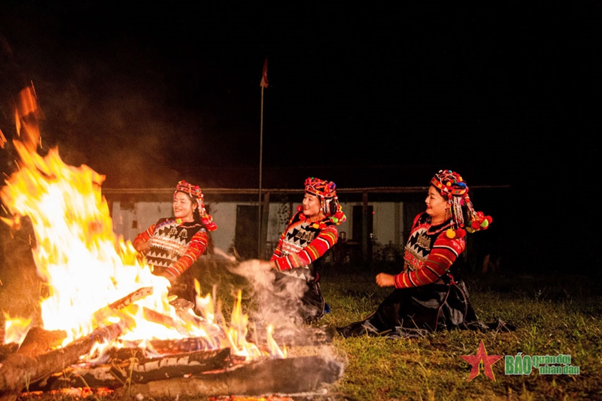 Về biên giới cực Tây vui Tết Khù Sự Chà