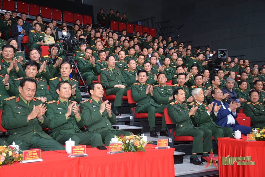 Giao lưu chính luận nghệ thuật “Sáng mãi niềm tin”