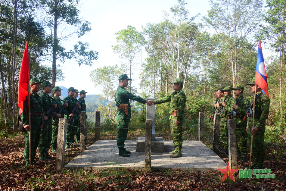 Bộ đội Biên phòng Điện Biên phối hợp tuần tra song phương với Biên phòng Lào
