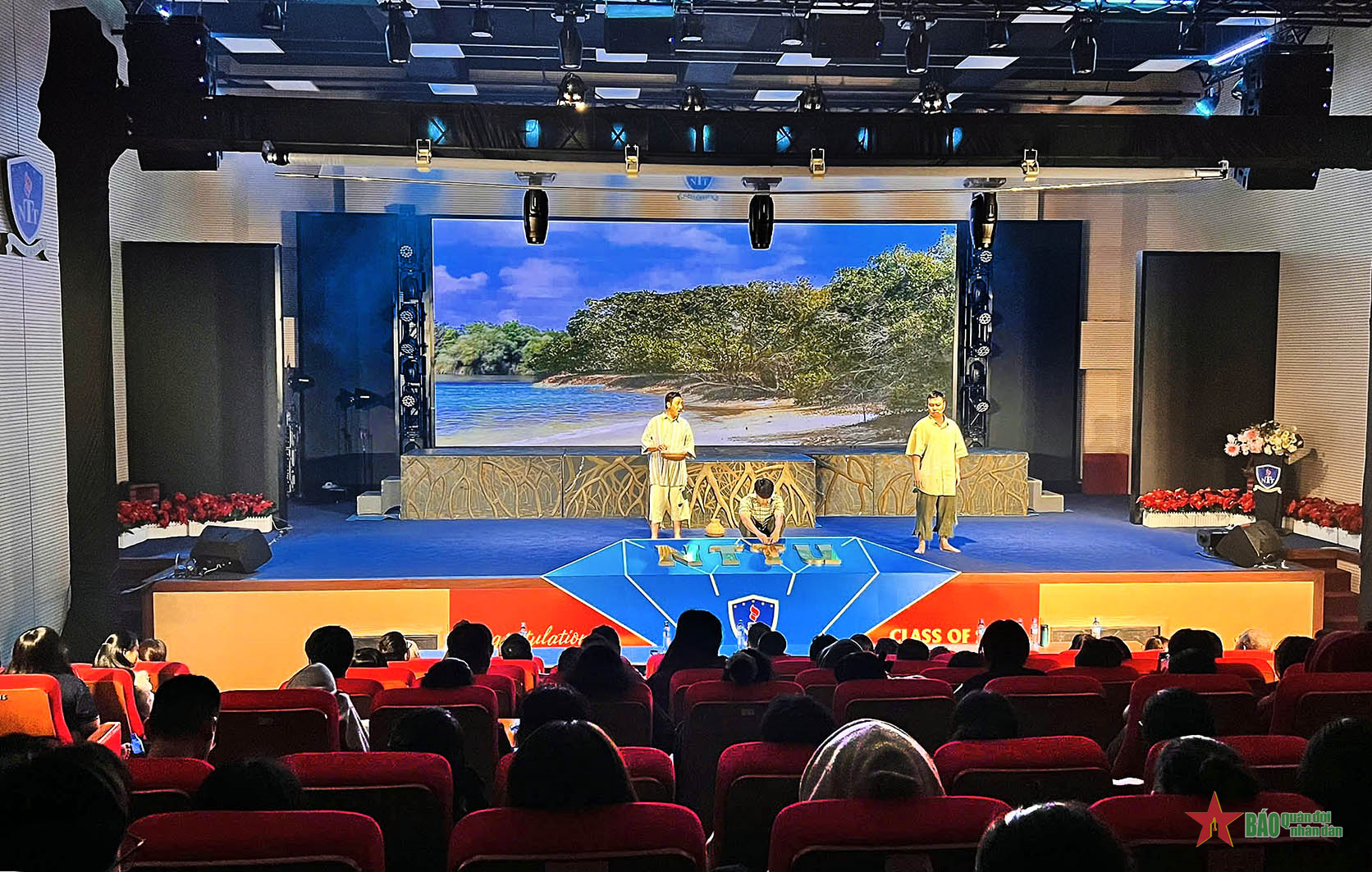 Cuộc hành trình tìm bức chân dung