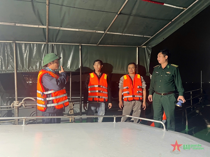 Cứu hộ thành công tàu cá cùng 2 ngư dân bị nạn trên biển