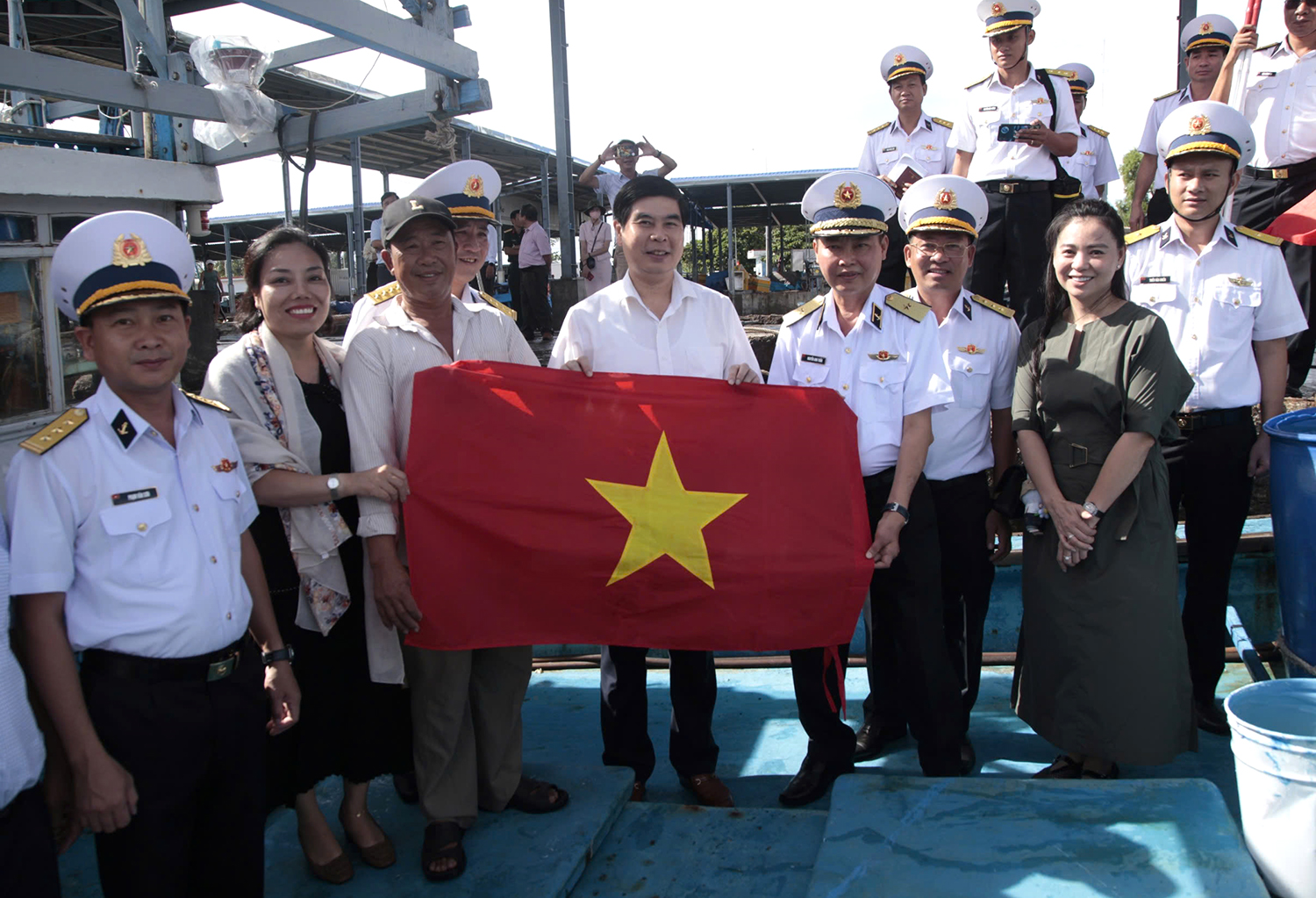 Điểm tựa cho ngư dân vươn khơi, bám biển