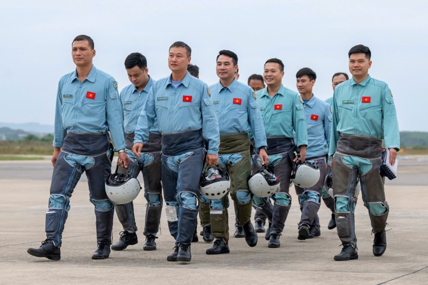 Triển lãm Quốc phòng quốc tế Việt Nam 2024: Biên đội “hổ mang chúa” tại triển lãm