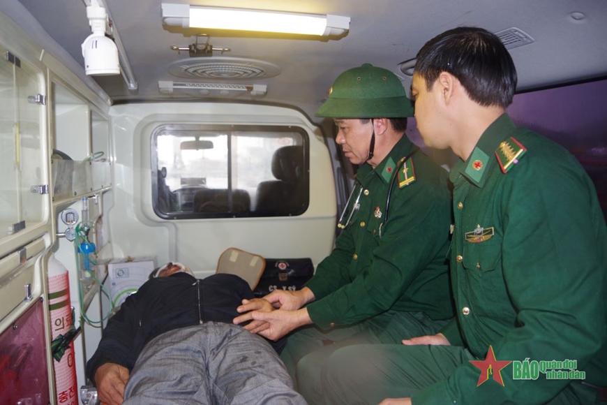 Kịp thời đưa thuyền viên nước ngoài gặp nạn vào bờ cấp cứu