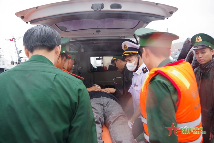 Kịp thời đưa thuyền viên nước ngoài gặp nạn vào bờ cấp cứu