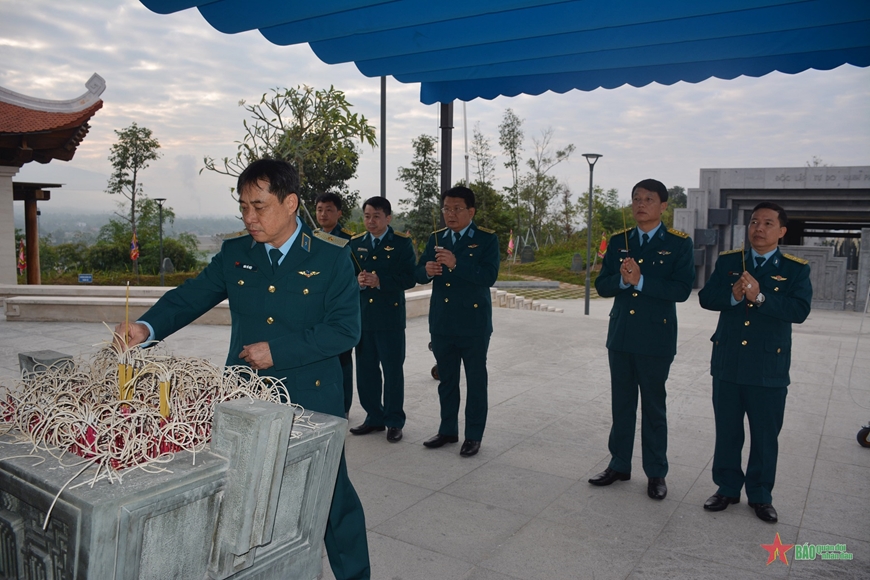 Quân chủng Phòng không - Không quân trao tặng nhà văn hóa tại Điện Biên