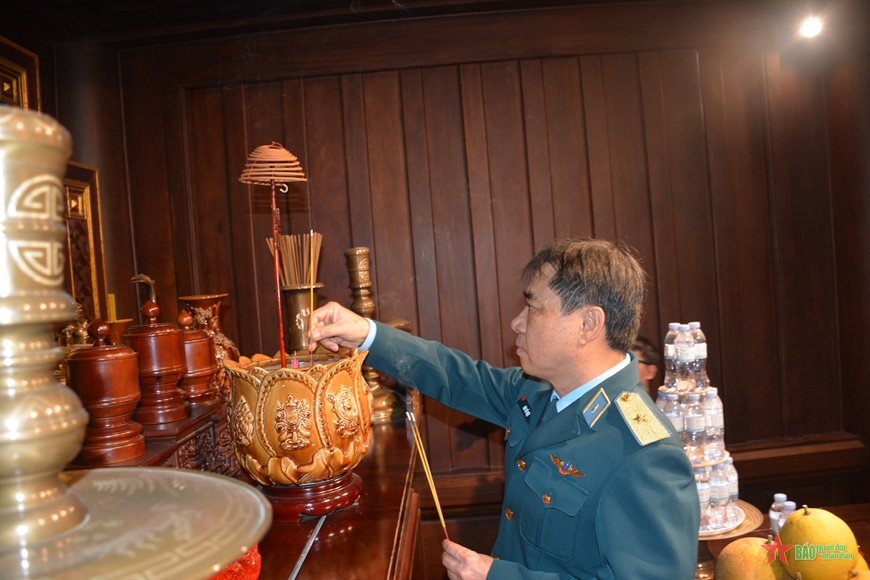 Quân chủng Phòng không - Không quân trao tặng nhà văn hóa tại Điện Biên