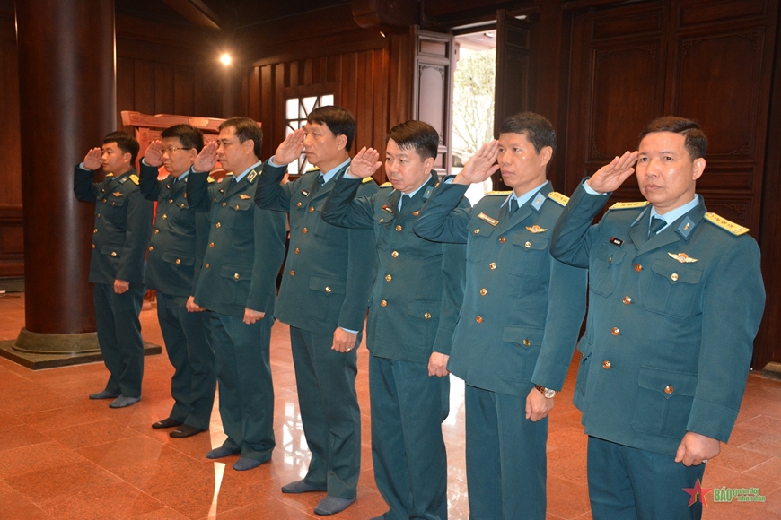 Quân chủng Phòng không - Không quân trao tặng nhà văn hóa tại Điện Biên