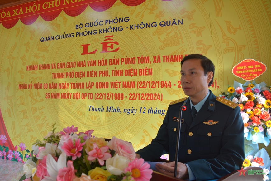 Quân chủng Phòng không - Không quân trao tặng nhà văn hóa tại Điện Biên