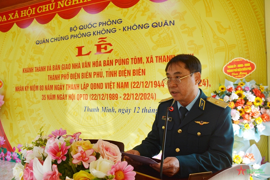 Quân chủng Phòng không - Không quân trao tặng nhà văn hóa tại Điện Biên