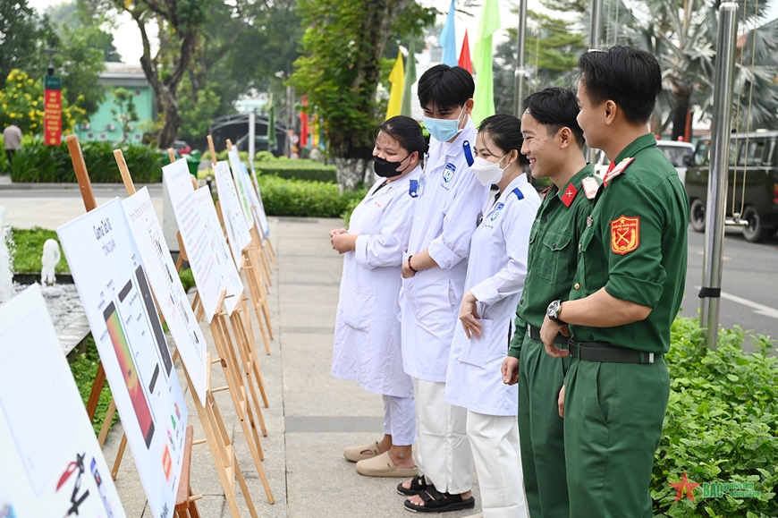 Bệnh viện Quân y 175 triển khai chương trình “ATM thu phế liệu đổi học liệu”