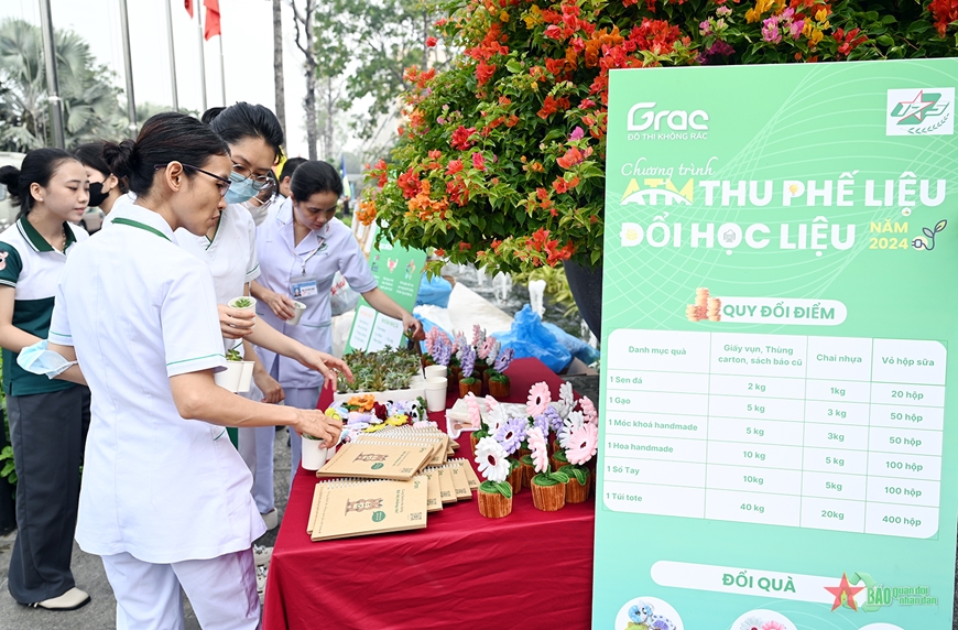 Bệnh viện Quân y 175 triển khai chương trình “ATM thu phế liệu đổi học liệu”