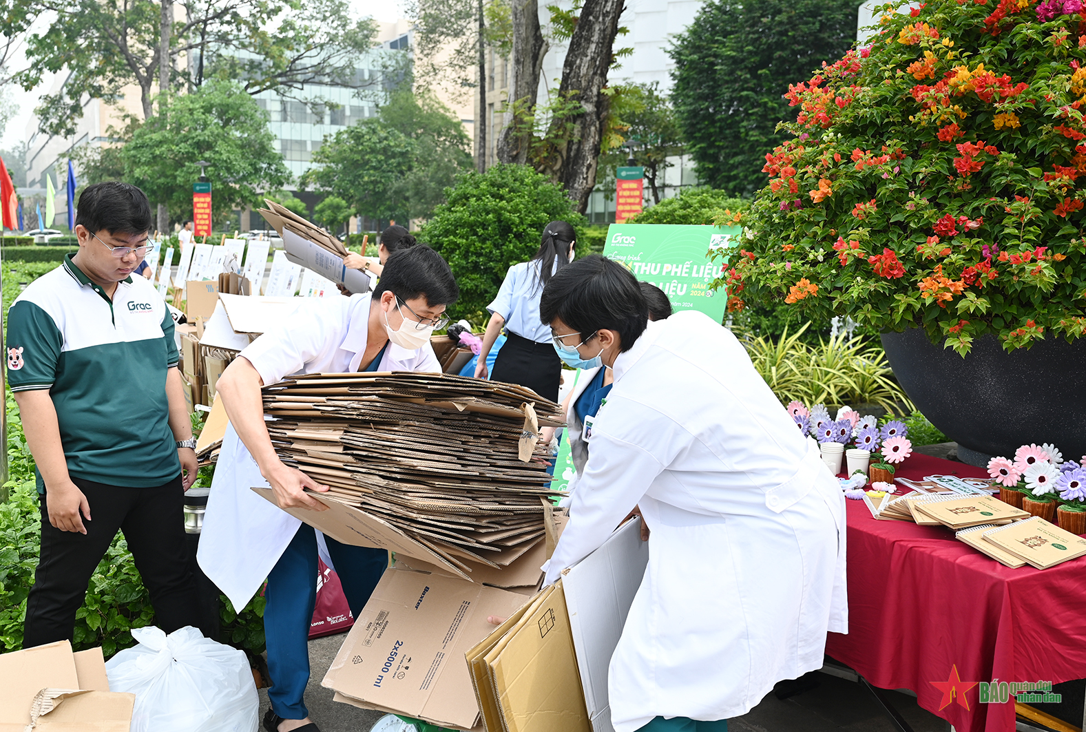 Bệnh viện Quân y 175 triển khai chương trình “ATM thu phế liệu đổi học liệu”