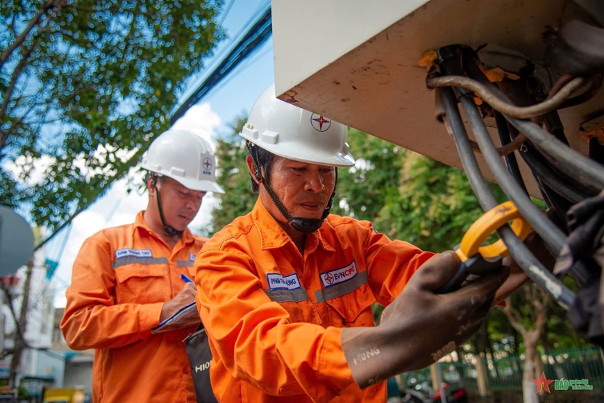 Điện lực miền Trung bảo đảm điện phục vụ sản xuất hàng Tết Nguyên đán Ất Tỵ 2025