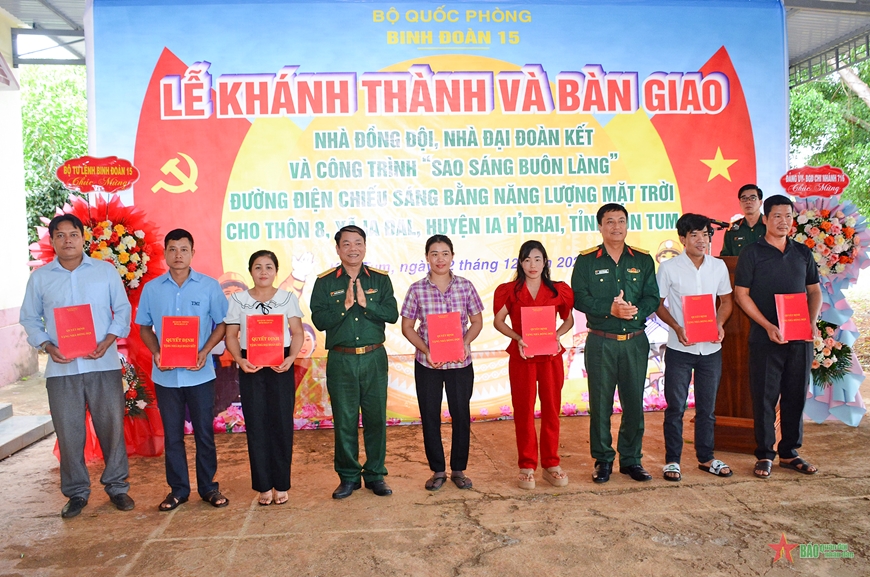 Binh đoàn 15 khánh thành, bàn giao công trình “Sao sáng buôn làng” tại xã biên giới Ia Đal
