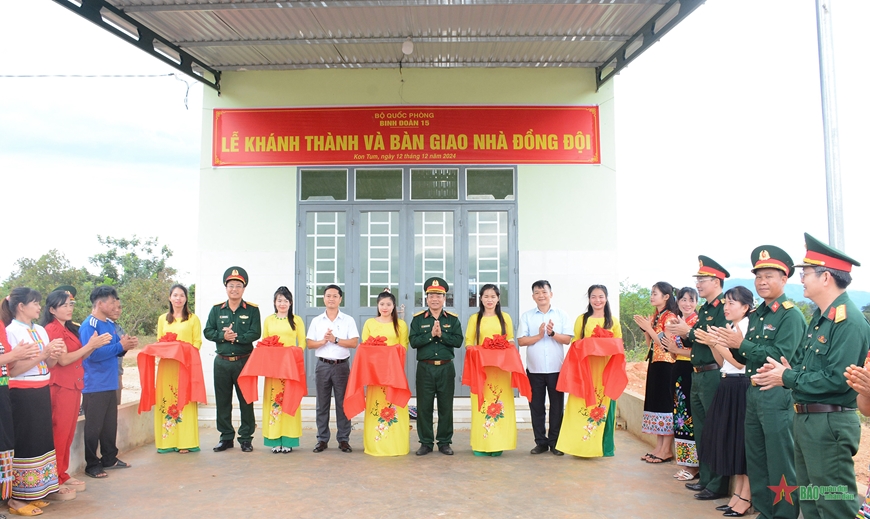 Binh đoàn 15 khánh thành, bàn giao công trình “Sao sáng buôn làng” tại xã biên giới Ia Đal