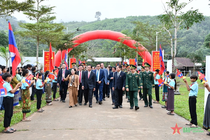 Sôi nổi ngày hội kết nghĩa cụm dân cư hai bên biên giới Việt Nam - Lào
