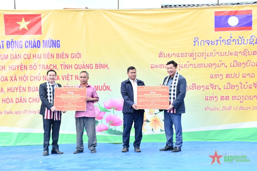 Sôi nổi ngày hội kết nghĩa cụm dân cư hai bên biên giới Việt Nam - Lào
