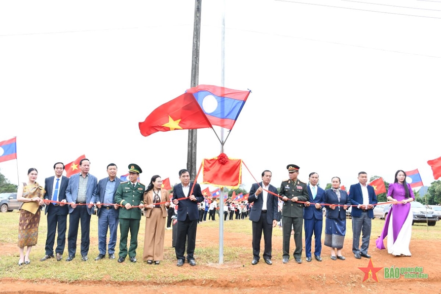 Sôi nổi ngày hội kết nghĩa cụm dân cư hai bên biên giới Việt Nam - Lào