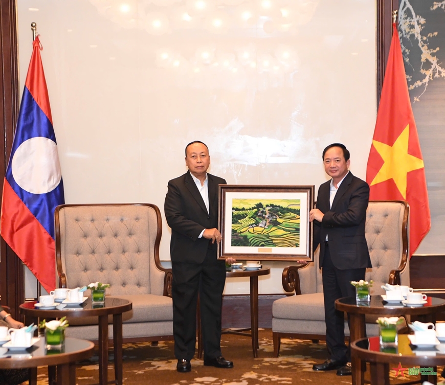 Thượng tướng Trịnh Văn Quyết tiếp Chủ nhiệm Tổng cục Chính trị Quân đội nhân dân Lào