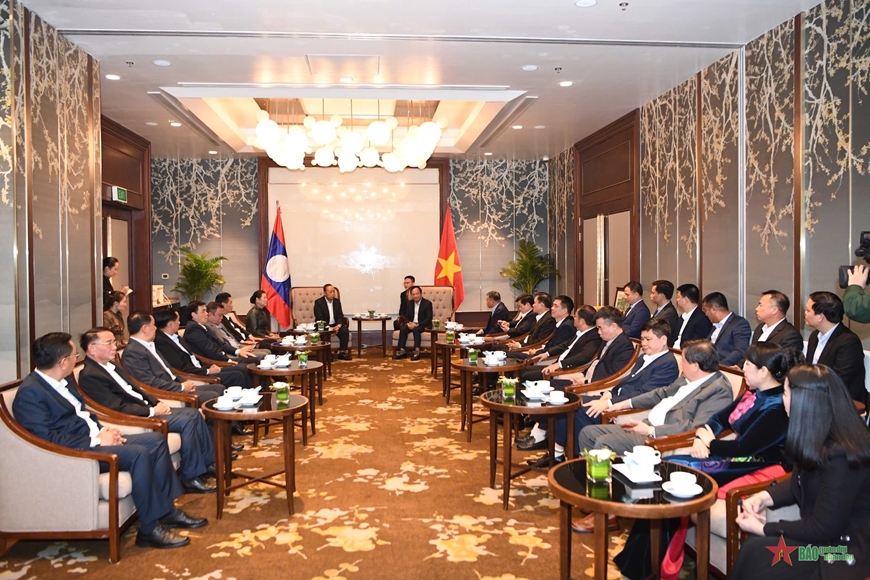 Thượng tướng Trịnh Văn Quyết tiếp Chủ nhiệm Tổng cục Chính trị Quân đội nhân dân Lào