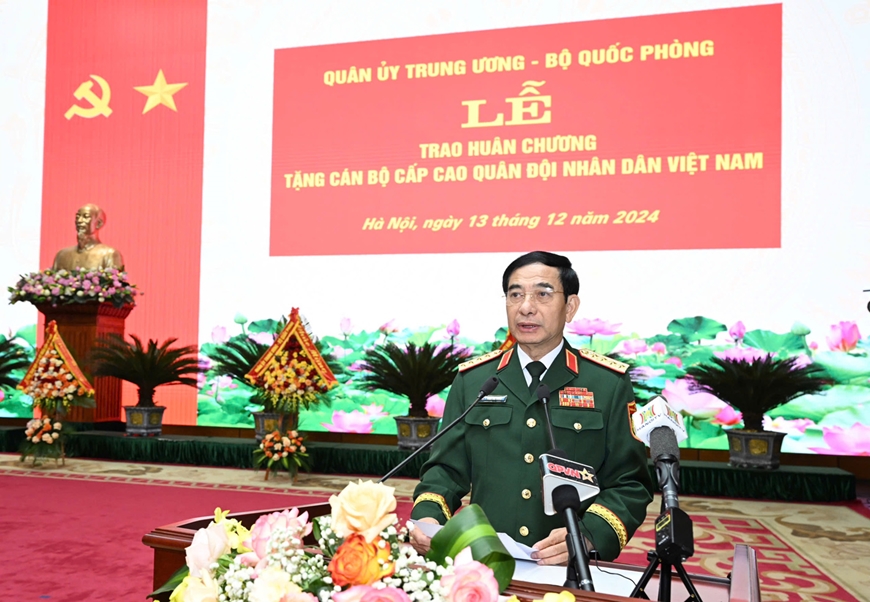 Trao Huân chương tặng cán bộ cấp cao Quân đội nhân dân Việt Nam