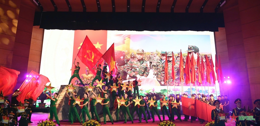 Làm sâu sắc hơn nữa truyền thống anh hùng, phẩm chất tốt đẹp và tôn vinh những chiến công to lớn của Quân đội