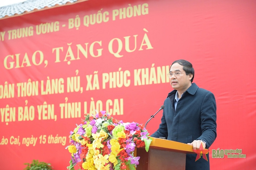 Đồng chí Trịnh Xuân Trường, Phó bí thư Tỉnh ủy, Chủ tịch UBND tỉnh Lào Cai phát biểu ý kiến.
