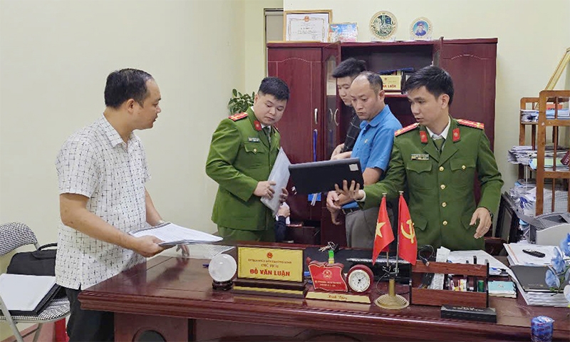 Khởi tố một Chủ tịch UBND phường vì nhận hối lộ