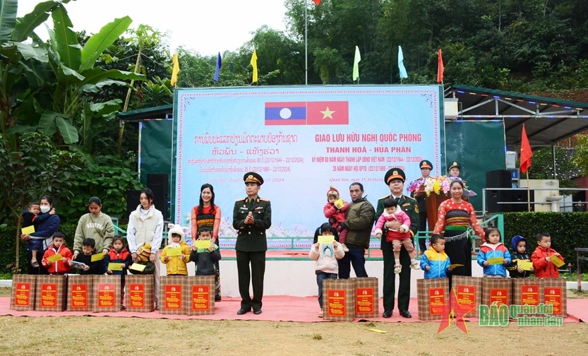 Giao lưu Quốc phòng Thanh Hóa - Hủa Phăn