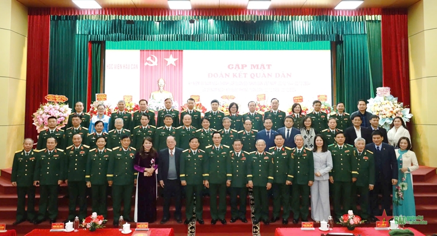 Học viện Hậu cần gặp mặt đoàn kết quân dân
