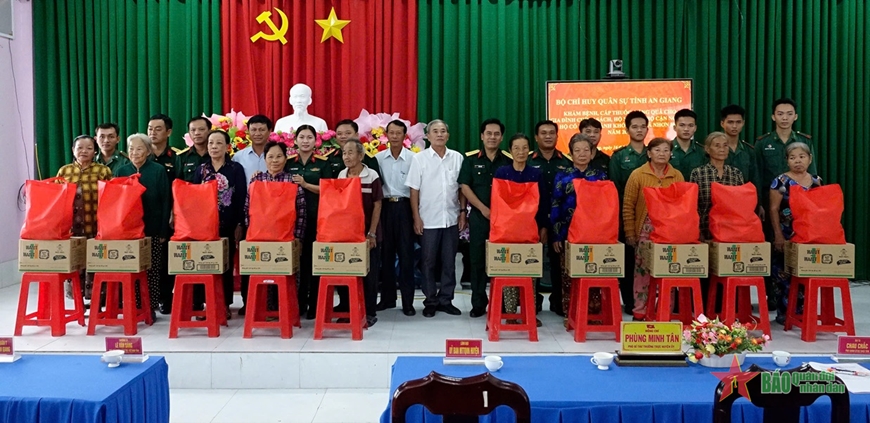 An Giang: Khám bệnh, cấp thuốc nhân kỷ niệm Ngày thành lập Quân đội