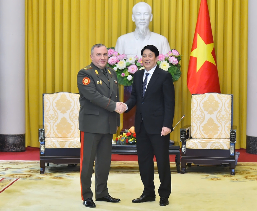 Chủ tịch nước Lương Cường tiếp Bộ trưởng Quốc phòng Belarus Khrenin Viktor Gennadievich