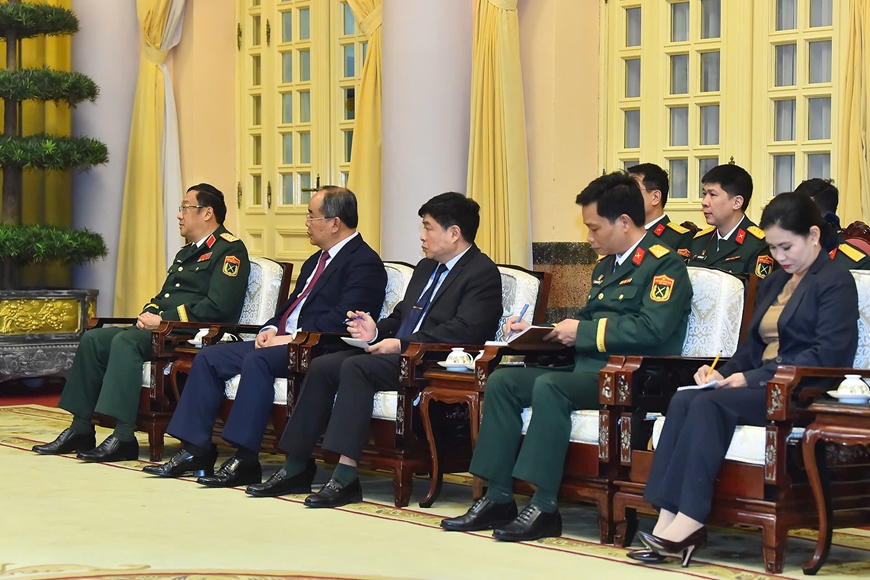 Chủ tịch nước Lương Cường tiếp Bộ trưởng Quốc phòng Belarus Khrenin Viktor Gennadievich
