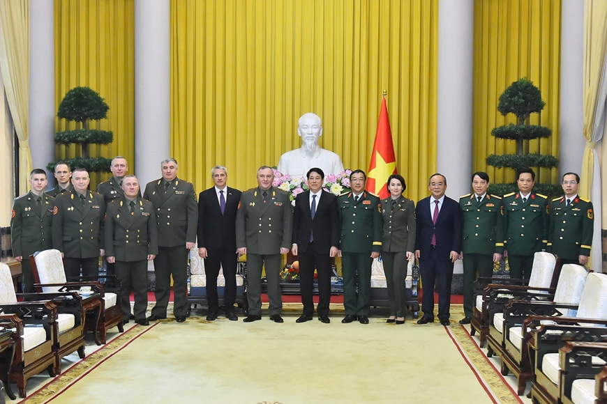 Chủ tịch nước Lương Cường tiếp Bộ trưởng Quốc phòng Belarus Khrenin Viktor Gennadievich
