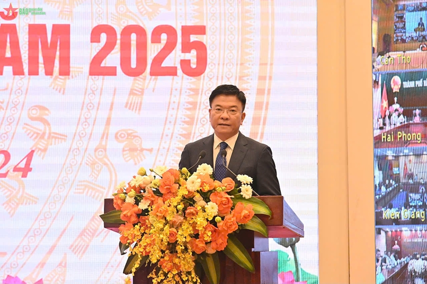 Sửa đổi, bổ sung pháp luật gắn với sắp xếp tổ chức bộ máy, tinh giản biên chế