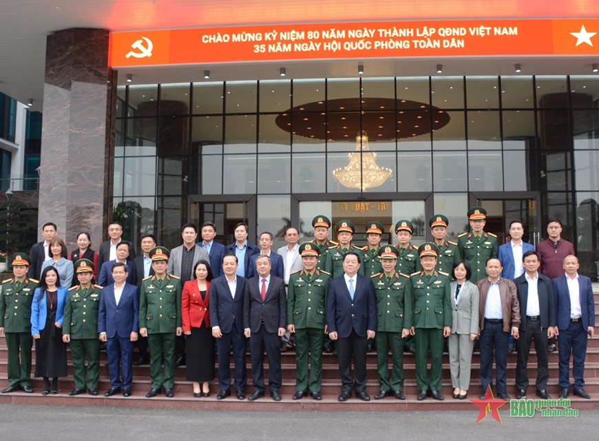 Trưởng Ban Tuyên giáo Trung ương thăm và làm việc tại Bộ tư lệnh 86