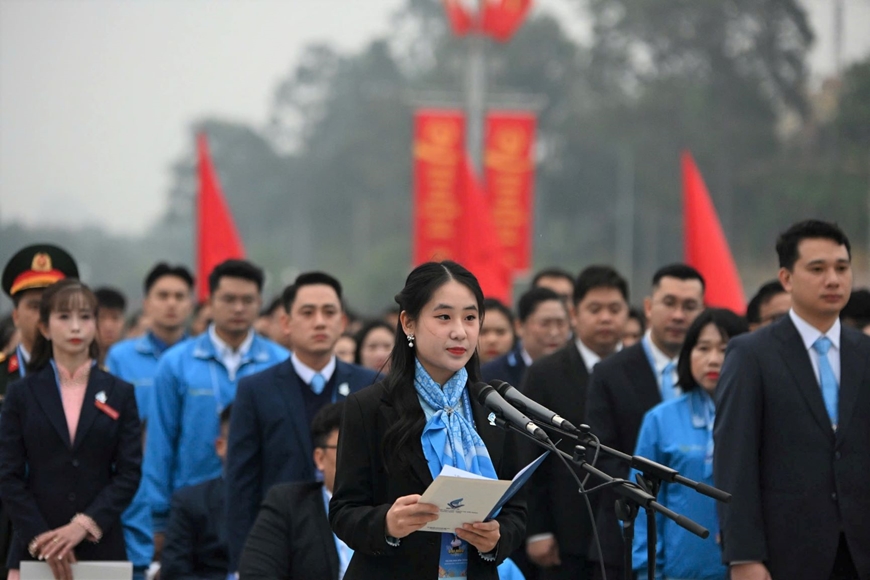 Đại biểu Đại hội toàn quốc Hội Liên hiệp Thanh niên Việt Nam lần thứ IX vào Lăng viếng Bác
