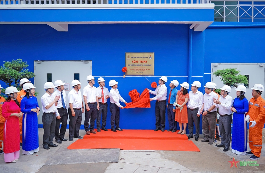 TP Hồ Chí Minh: Gắn biển công trình điện lực chào mừng các ngày lễ lớn