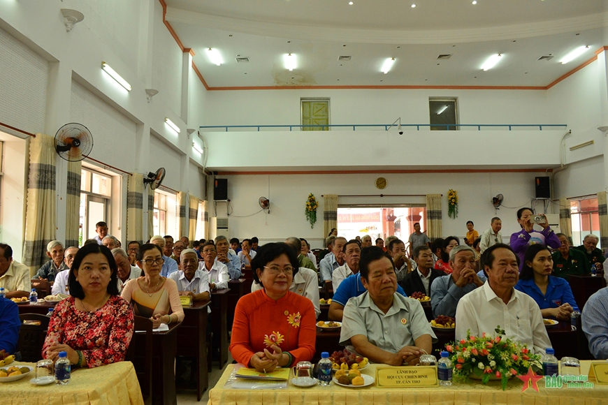 Cần Thơ: Họp mặt nạn nhân chất độc da cam vượt khó
